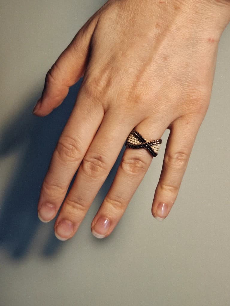 17 / Pelēks ar varu