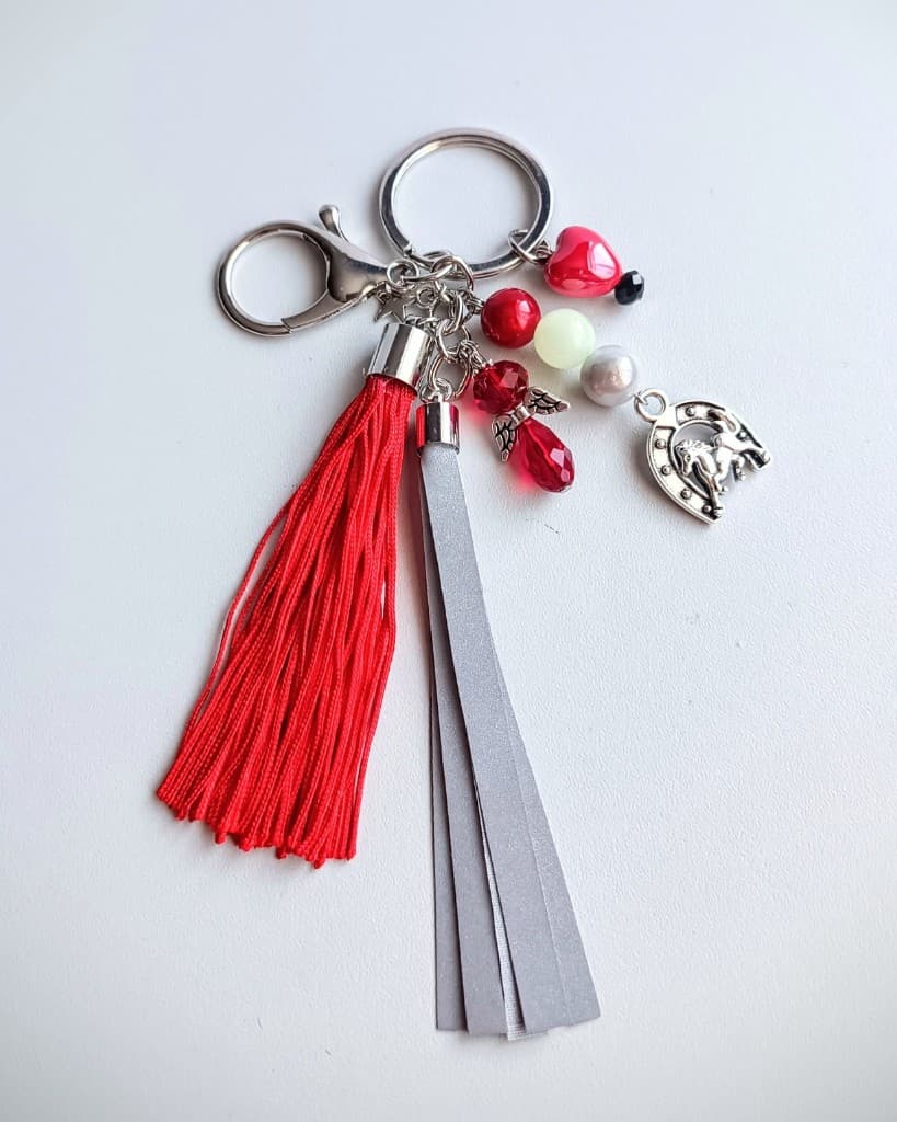 Zirgs+pakavs ar eņgeli